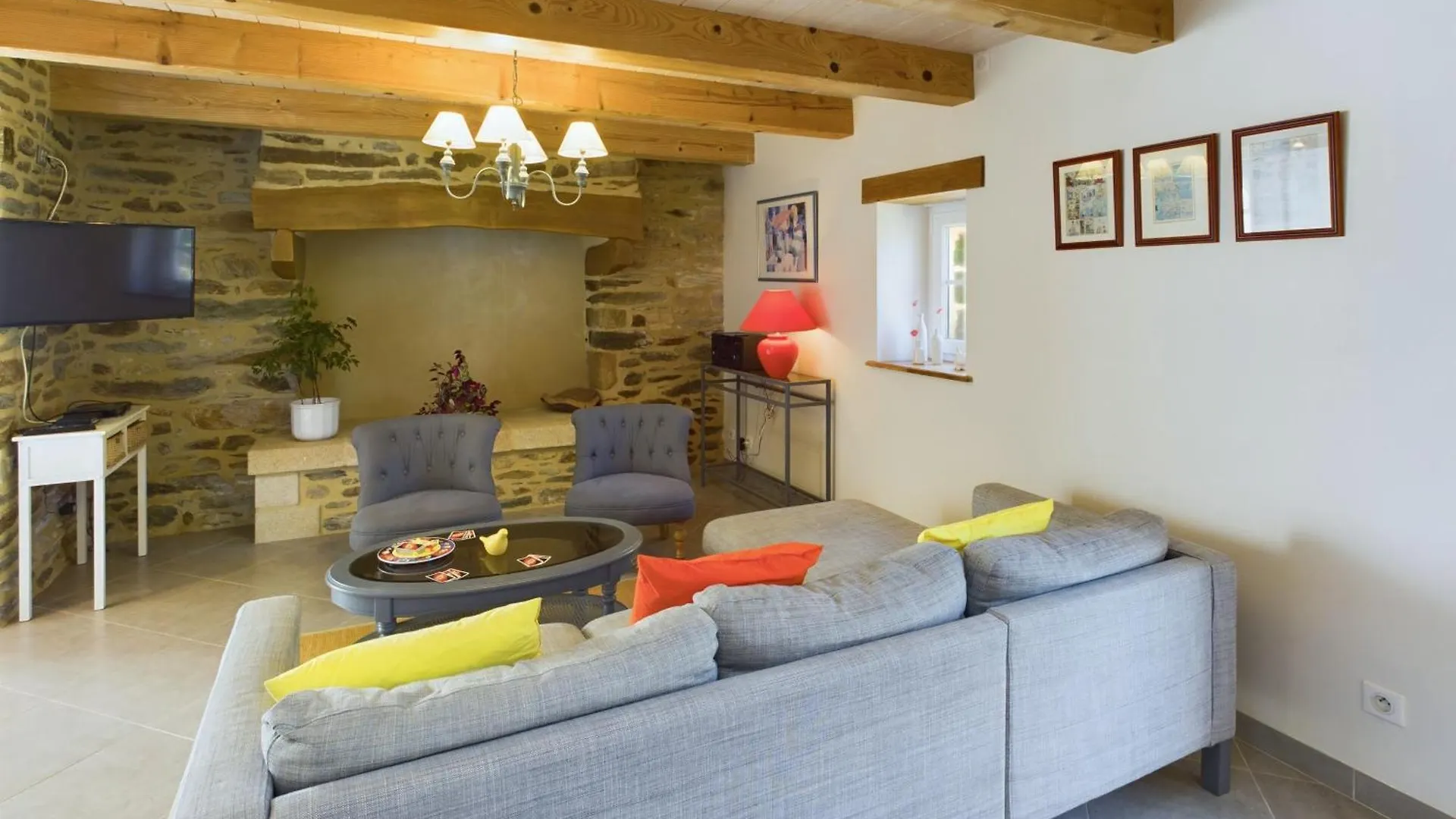 Charmante Maison Pour 5 Dans Le Bourg De Plovan 0*,  France